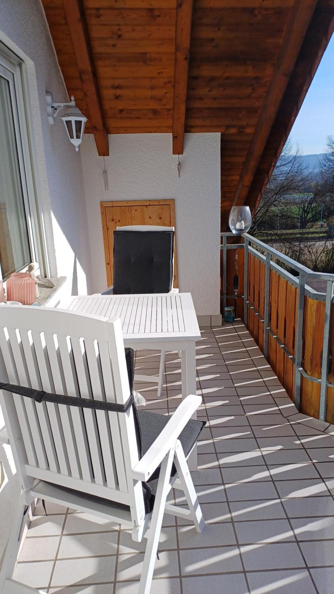 Helle Schoene Dachgeschosswohnung Mit Balkon Stockach Exterior foto